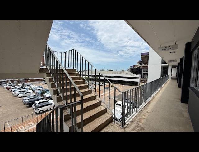 86.16M² OFFICE TO LET IN STAMFORD HILL